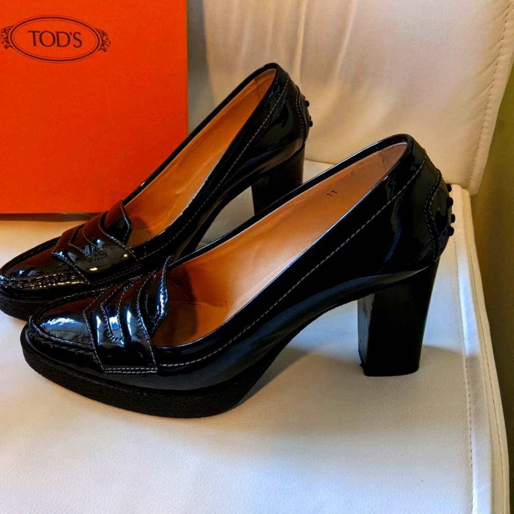 Tod’s black patent leather platform loafer shoes
